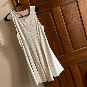 White sleeveless dress